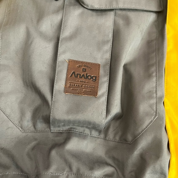 [M]Analog Freedom Ski Snowboard Jacket in Yellow and Gray - Picture 2 of 10